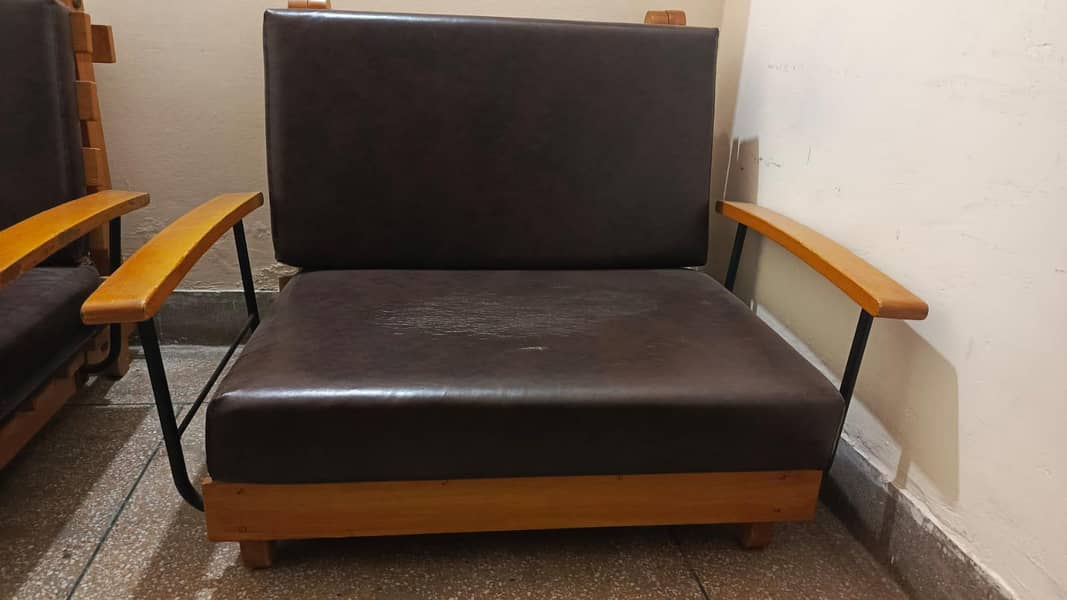 Sofas in beautiful condition 6