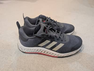 Adidas Everyset Trainers US Size 8