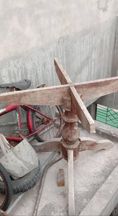 Dining table stand without round top