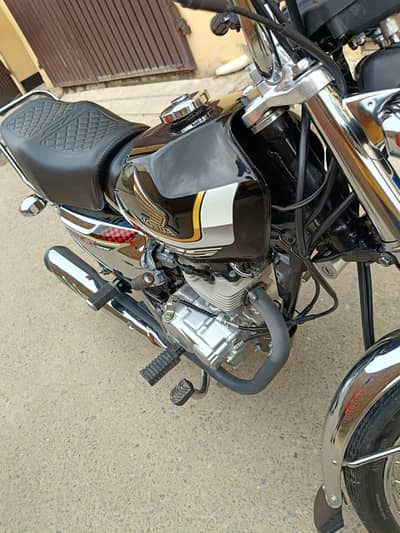 CG 125s Black special edition