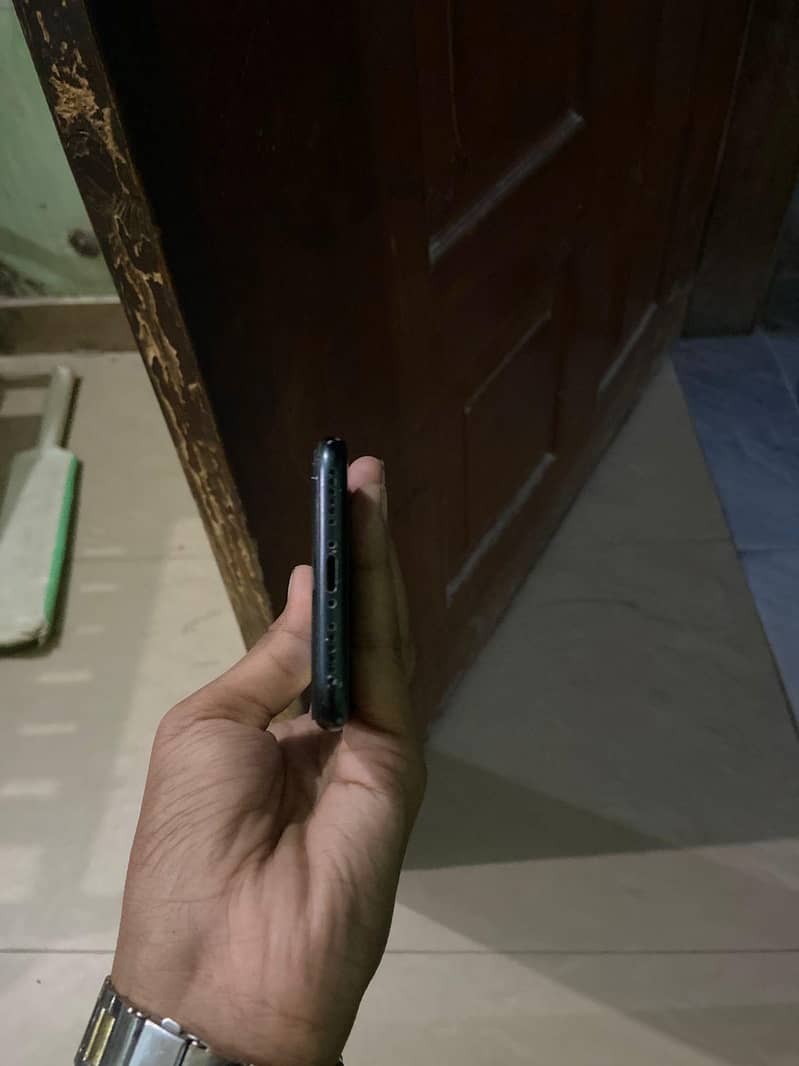 Apple iPhone 7 3