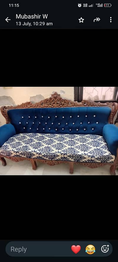 Acha sofa set haiii seat molti ki lgiii hwi haii wood bi achi haii
