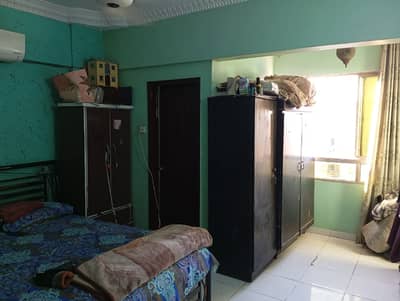 950 Square Feet Flat For Grabs In Scheme 33
