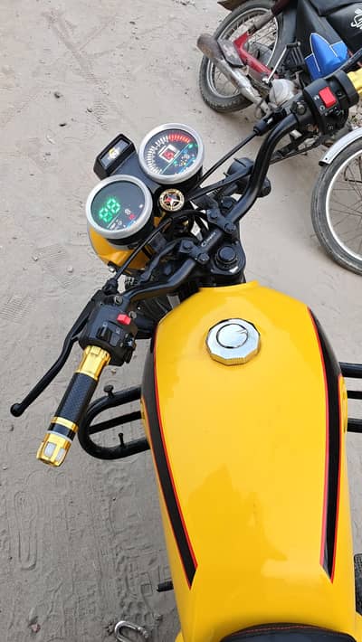 Honda CG125  ( Cafe Racer )