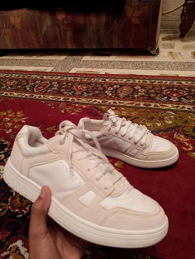 Premium White Casual Sneakers for Men – Stylish & Comfortable