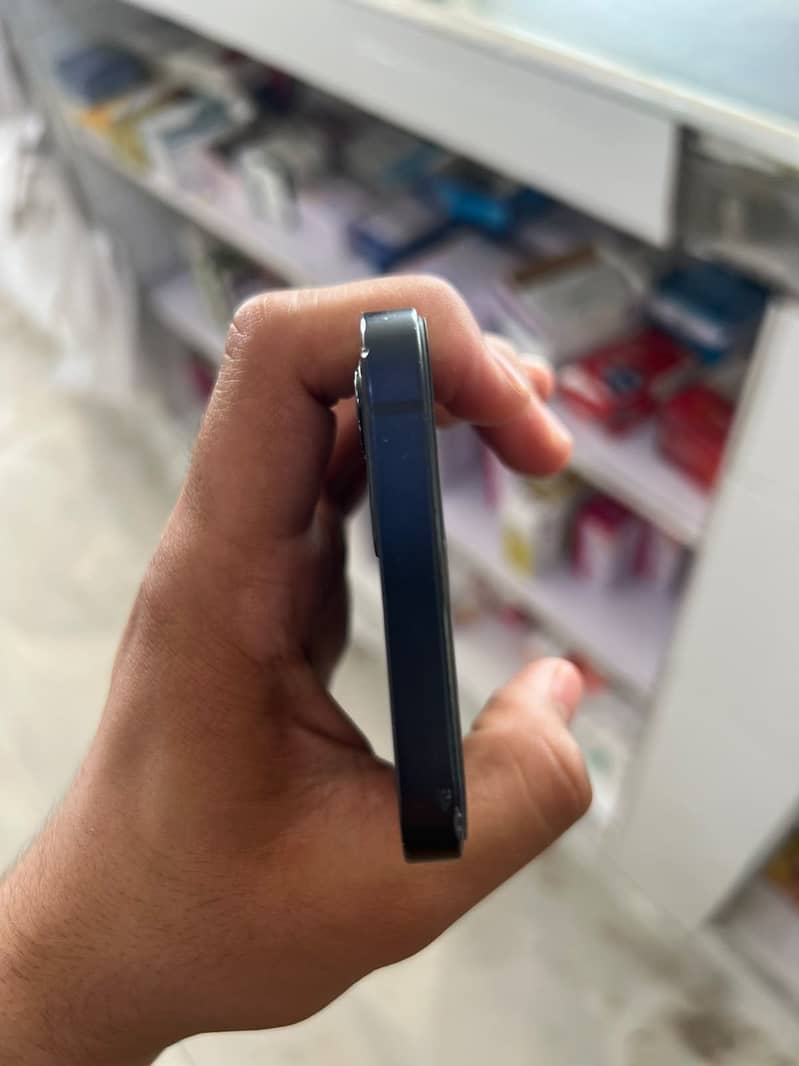 Apple iPhone 12 6
