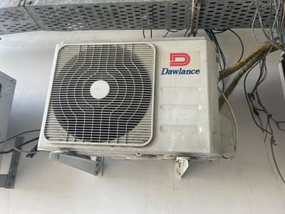 Clean Dawlance 1 ton inverter AC