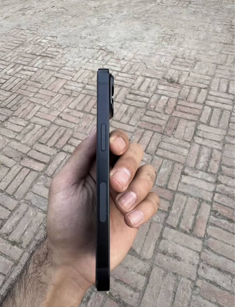iPhone 14 3