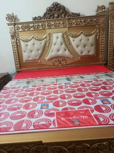 8 months used luxury king size bedroom Set
