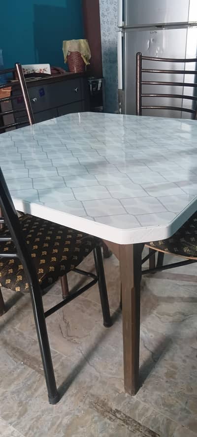 4 people dining table best wood