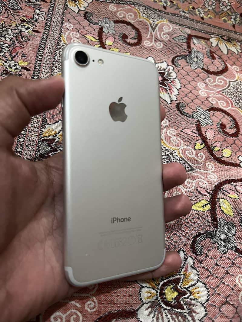 Apple iPhone 7 0