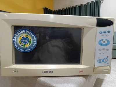 Samsung Combination Microwave Oven (Grill + Microwave) – CE2D33-1