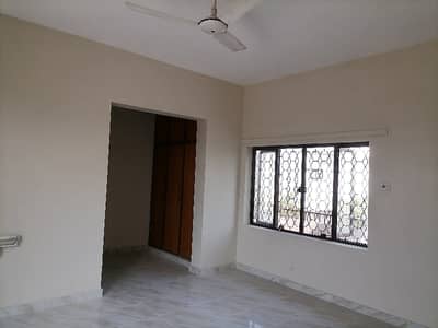 Prime Location Flat Sized 10 Marla In Askari 5