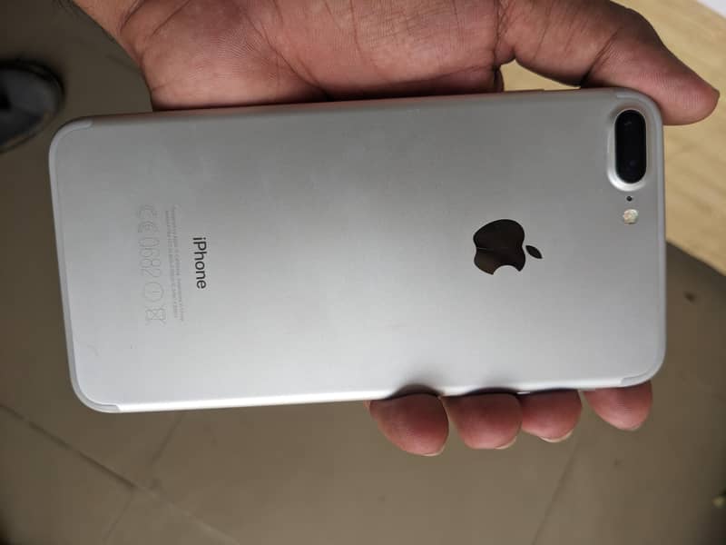 Apple iPhone 7 Plus 4