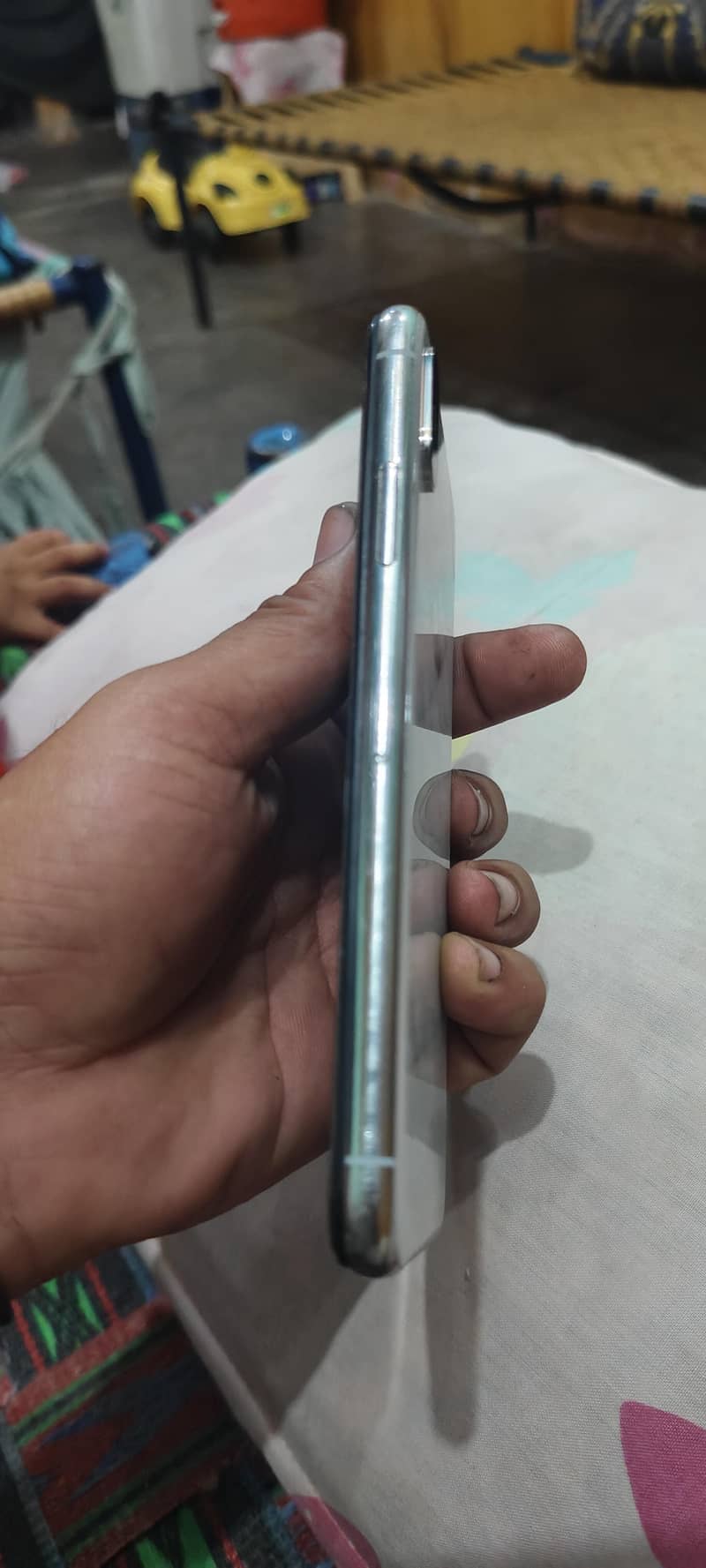 Apple iPhone X 4