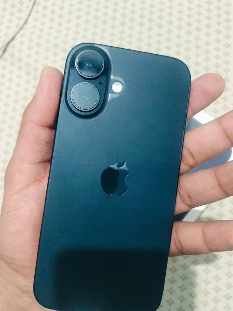 Apple iPhone 16 0