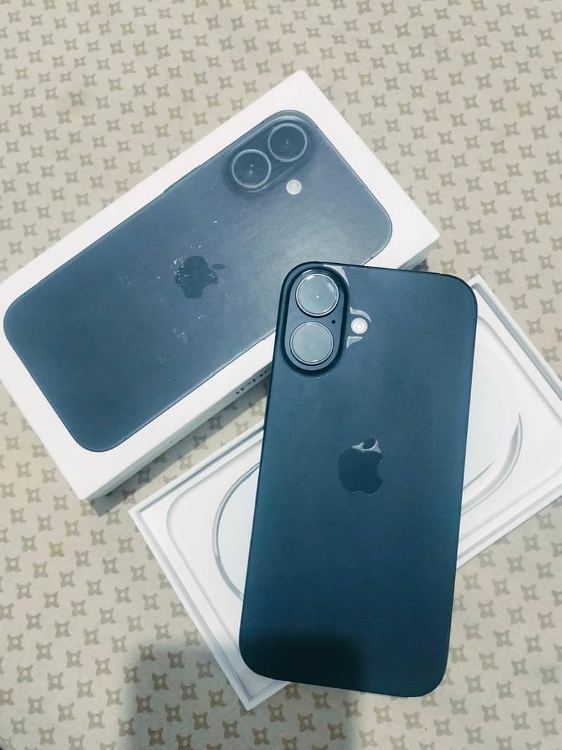 Apple iPhone 16 1