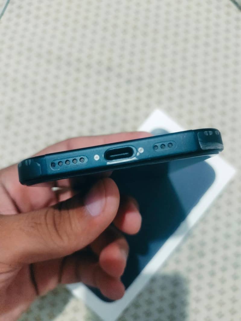 Apple iPhone 16 3