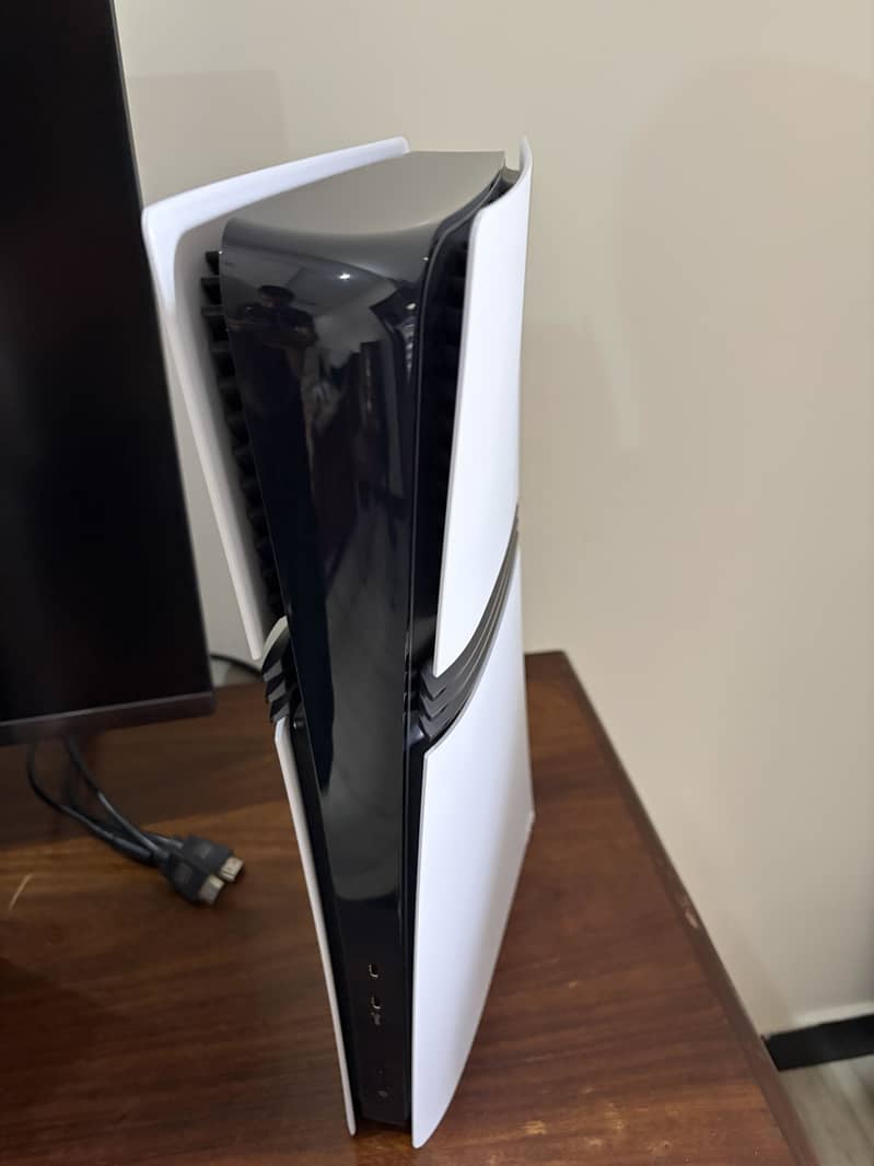 ps5 pro with box 3