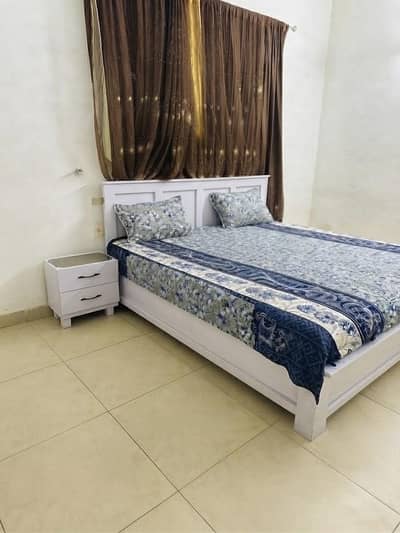 wooden king bed  with 2 side tables woth mattress
