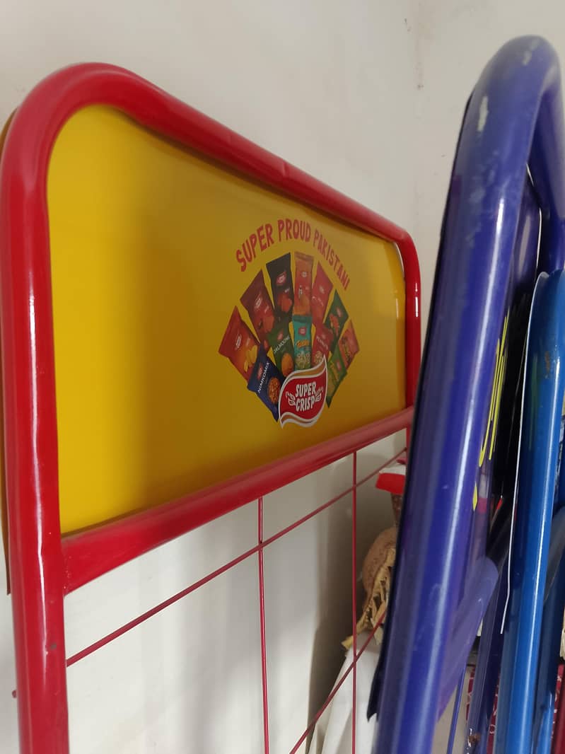 chips display stand 1