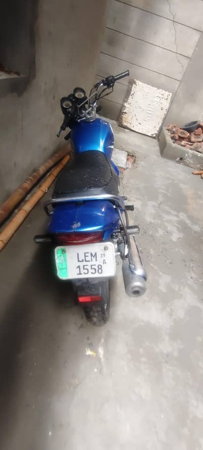 YAMAHA YB125Z IN GOOD CONDTION ORIGINAL DACUMANTS AND FIRST HAND OWNER