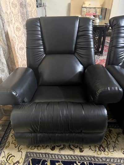 Set of 2 Recliners Good Condition
