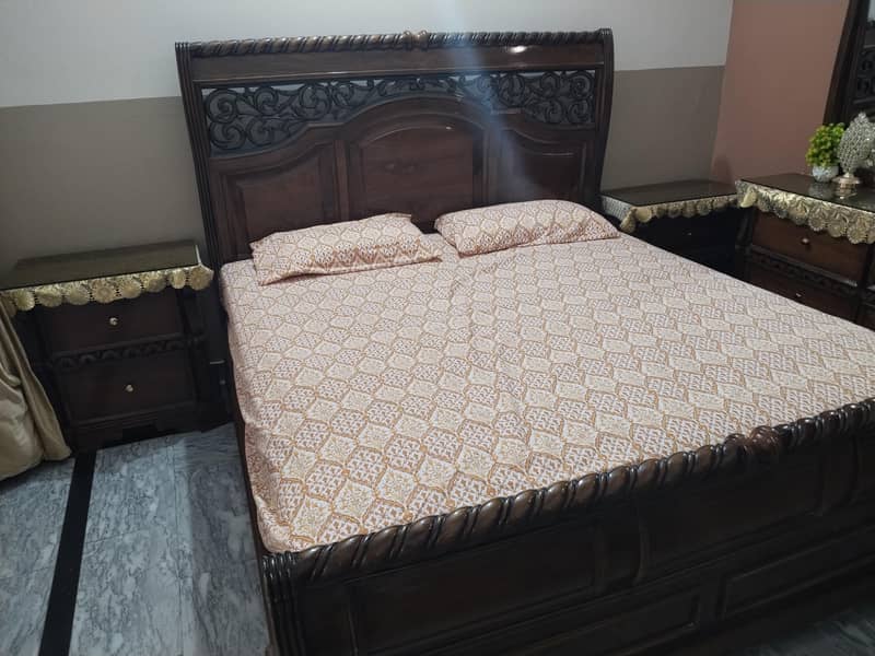 bed side table and dressing 0