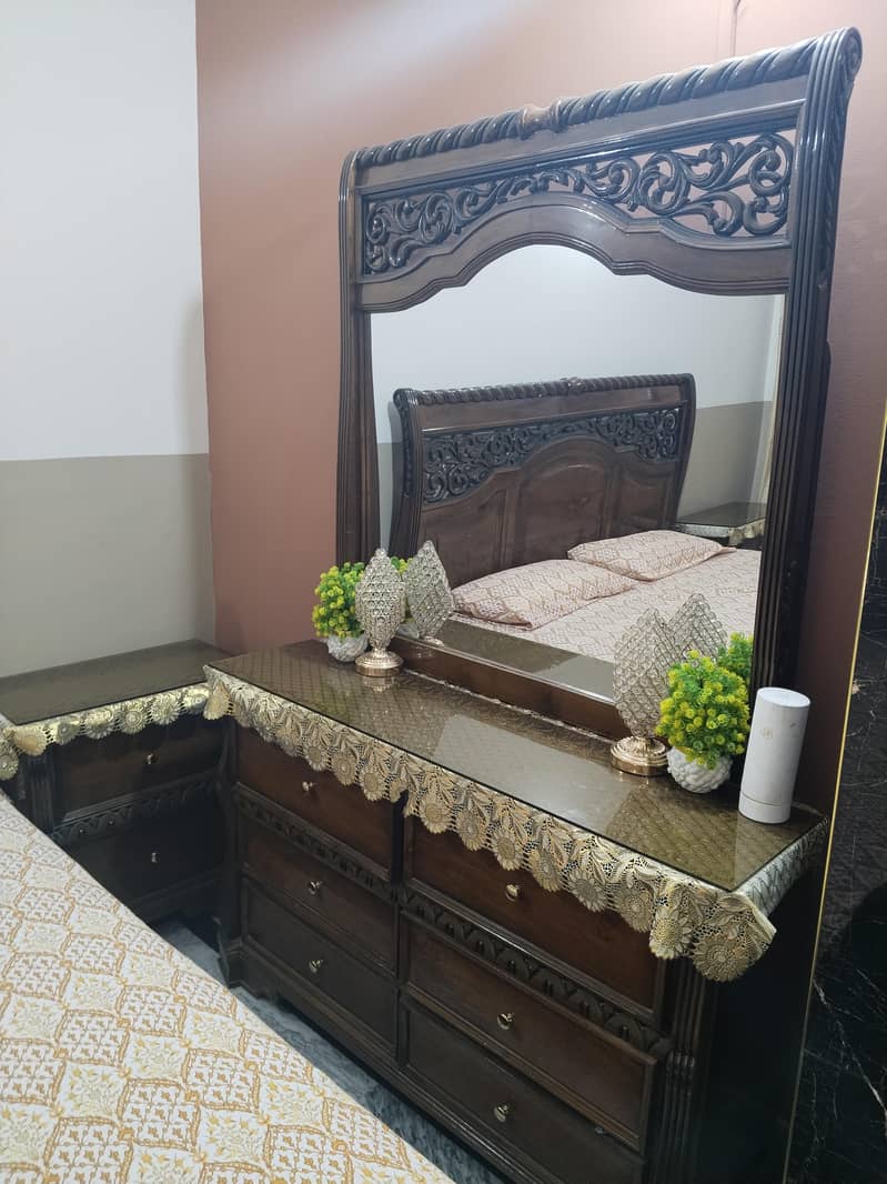 bed side table and dressing 4