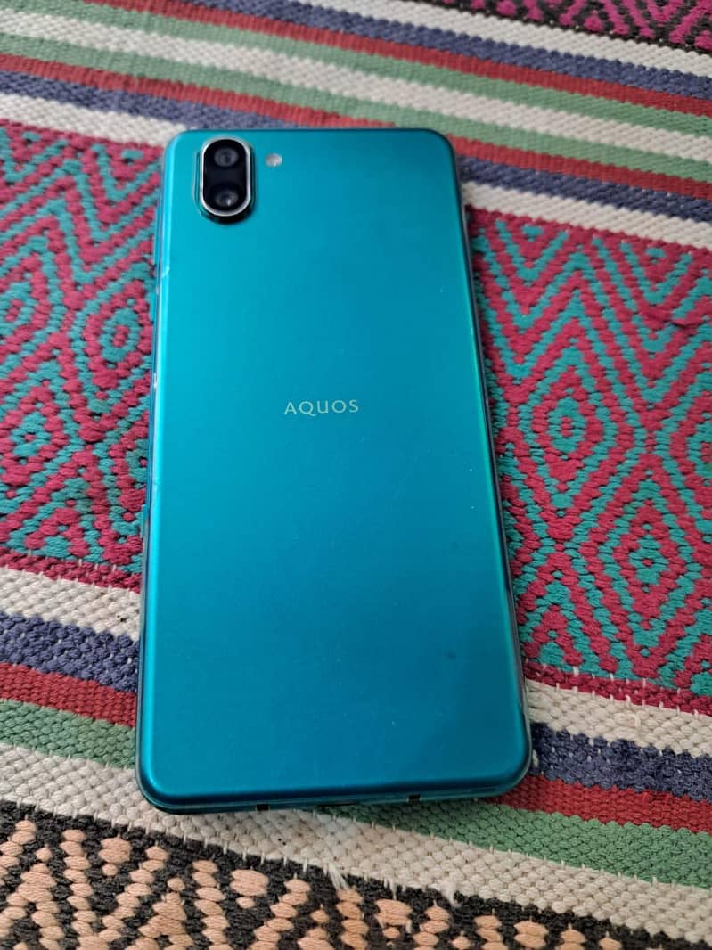 Sharp Aquos R3 4