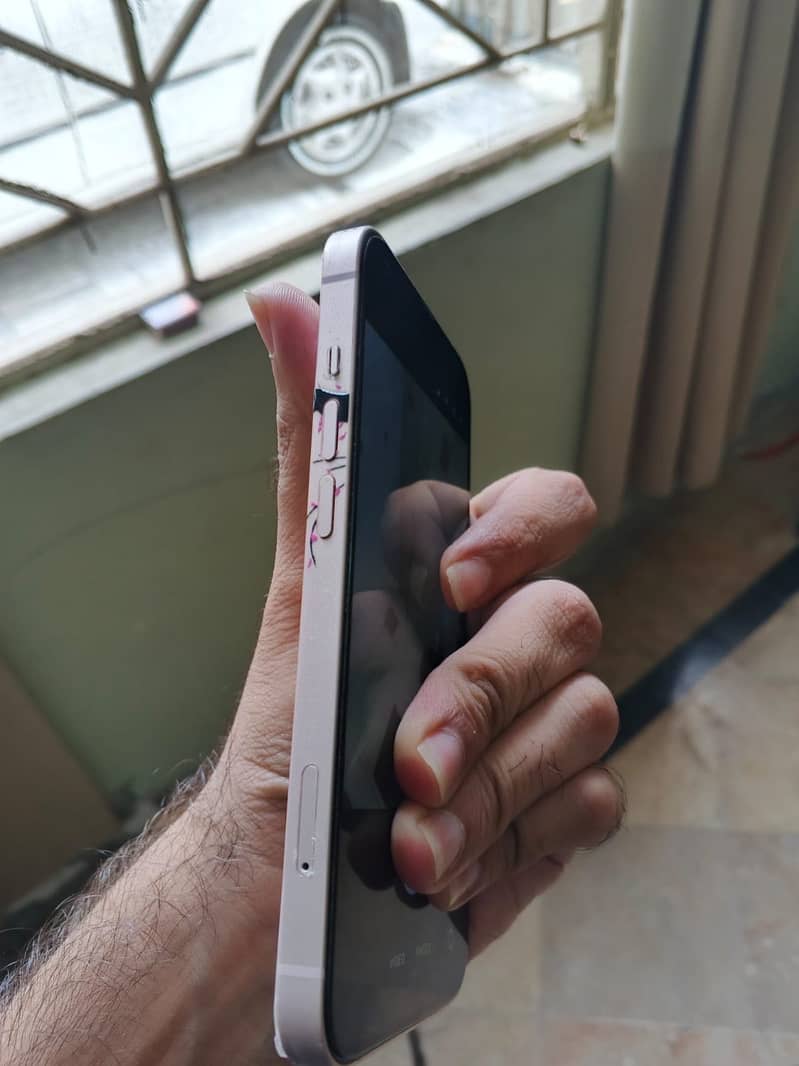 iPhone 13 3