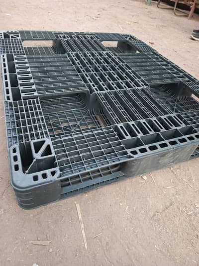 Strong Wooden Pallets for Logistics & Transport / High Quality Pallets