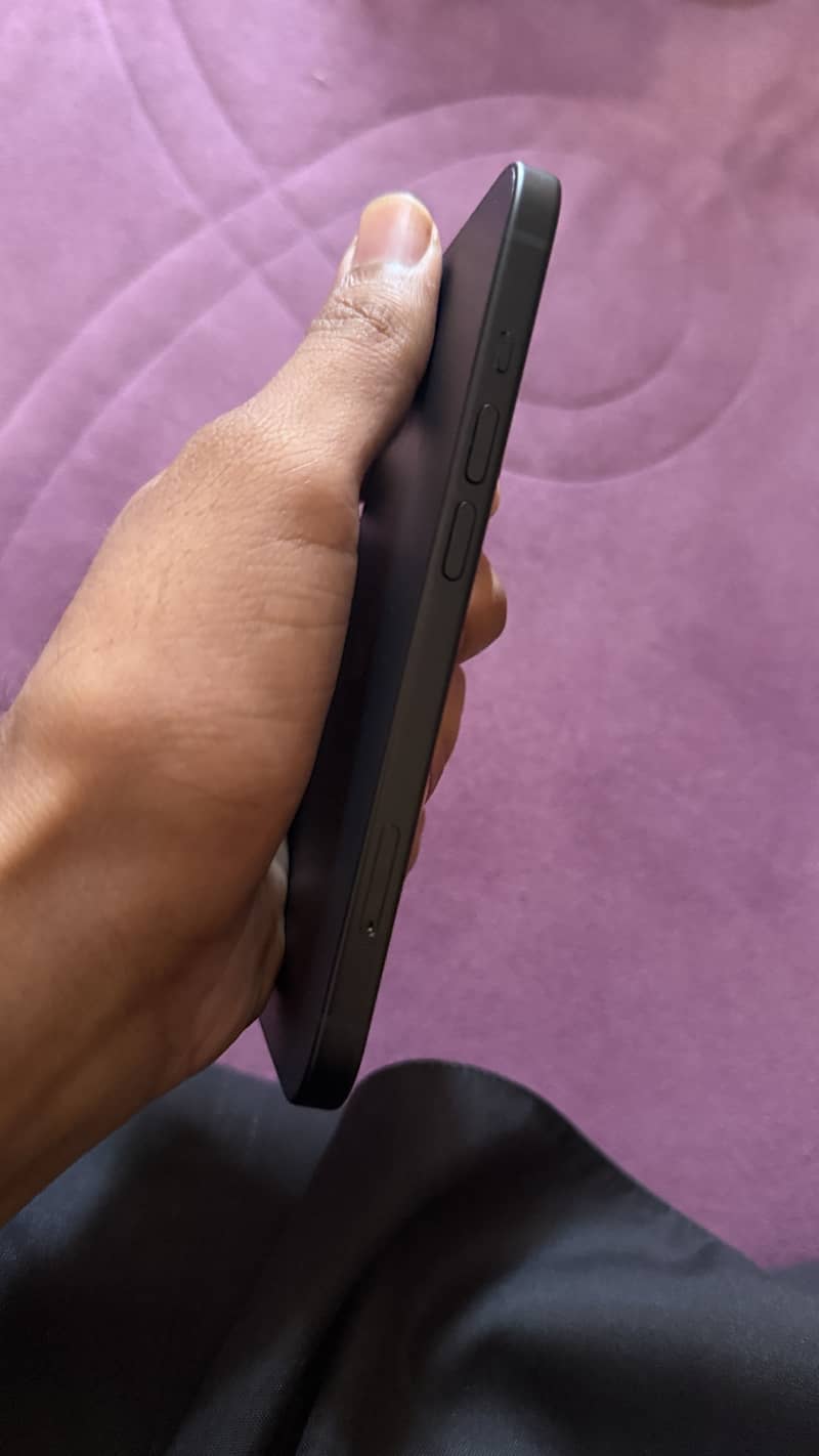 Apple iPhone 15 4