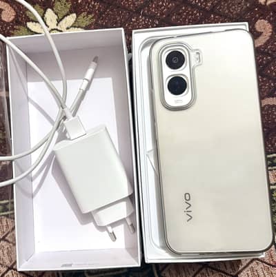 Vivo Y500 white colour 8+8 Ram 128 gb