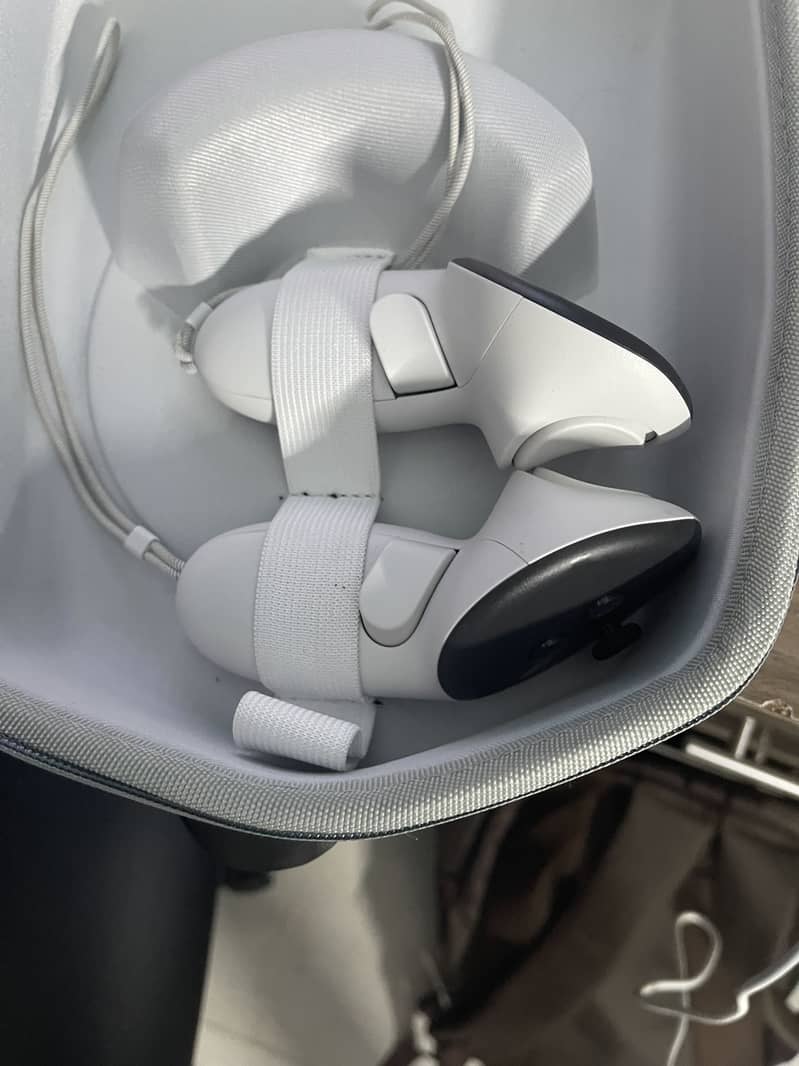 Meta quest 3s with travel box 2