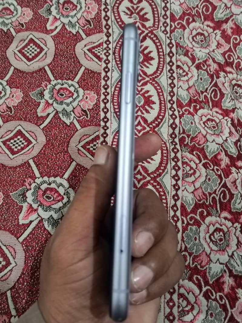 Apple iPhone 11 3