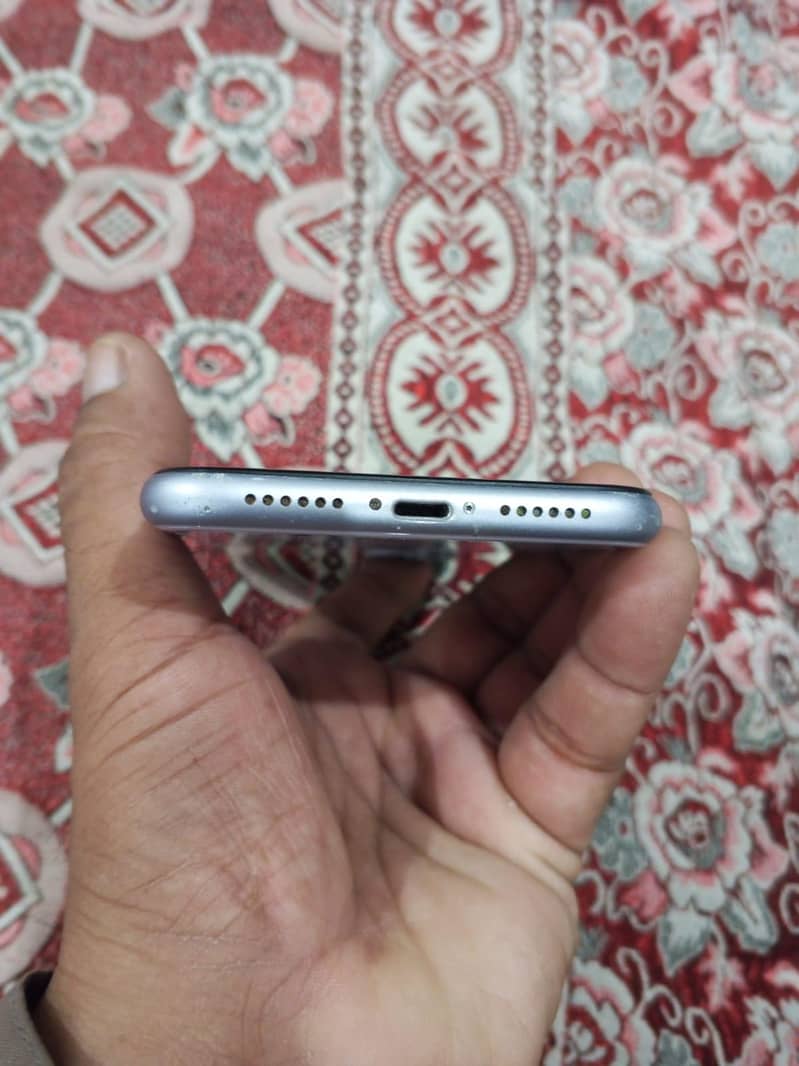 Apple iPhone 11 5