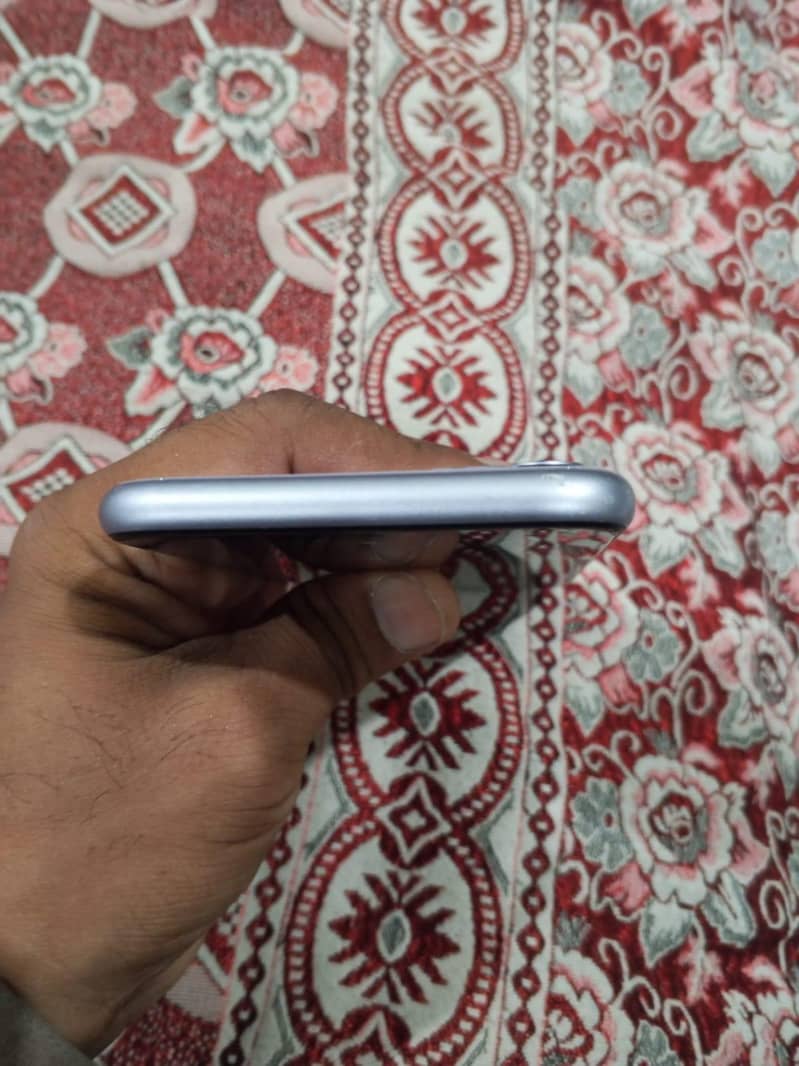 Apple iPhone 11 7