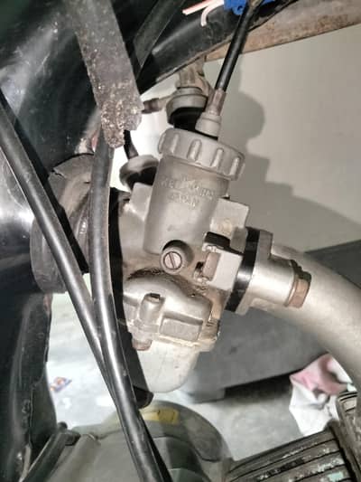 carburetor hai bilkul theek hai average bhi acchi hai