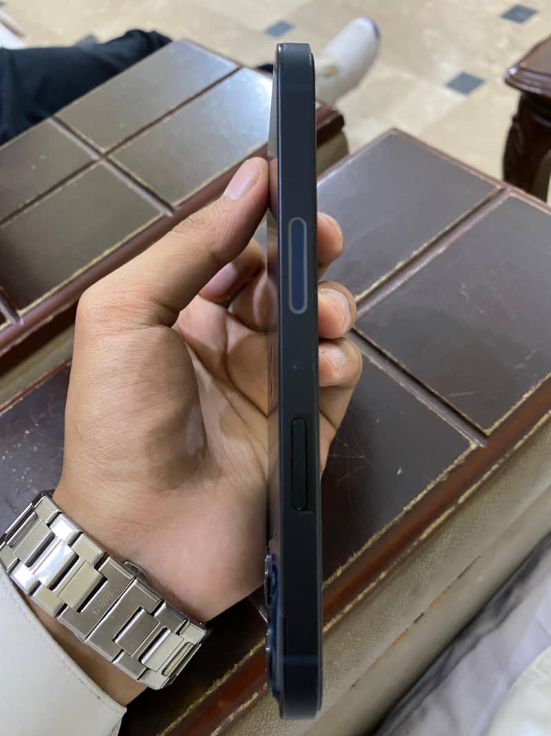 iPhone 13 2