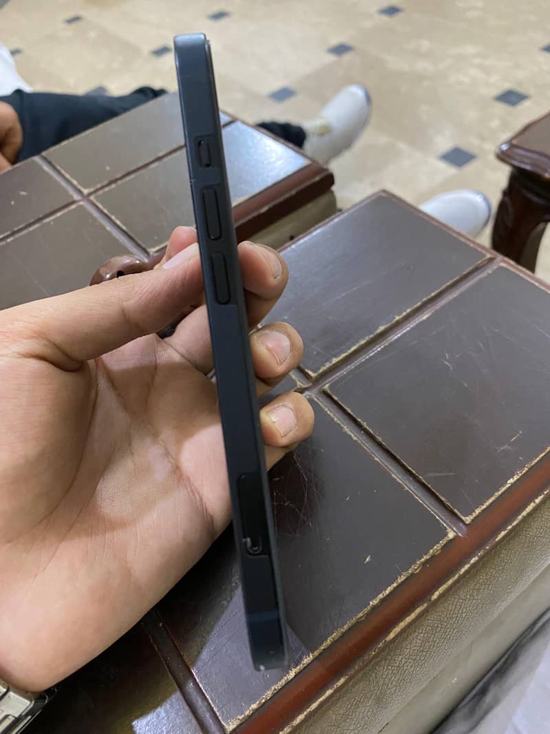 iPhone 13 3