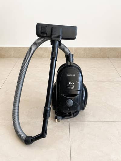 Samsung Air Track 2000W Bagless Vacuum Cleaner