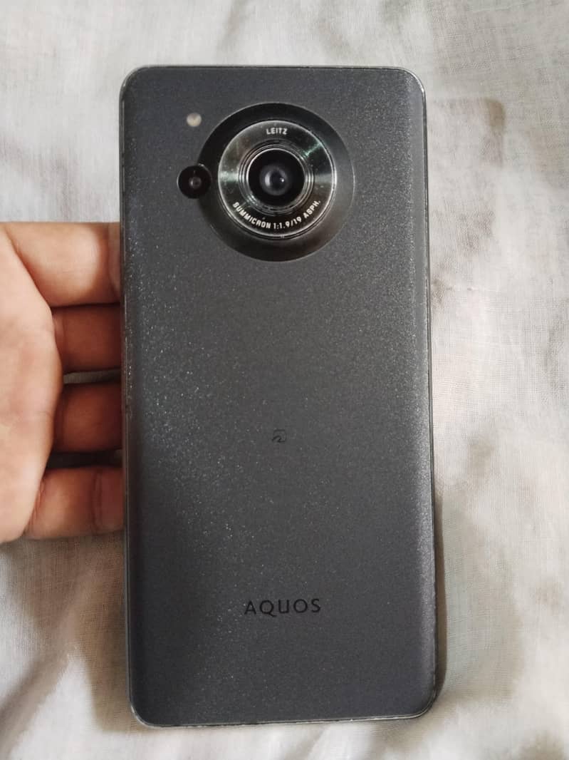 Sharp Aquos R7 0