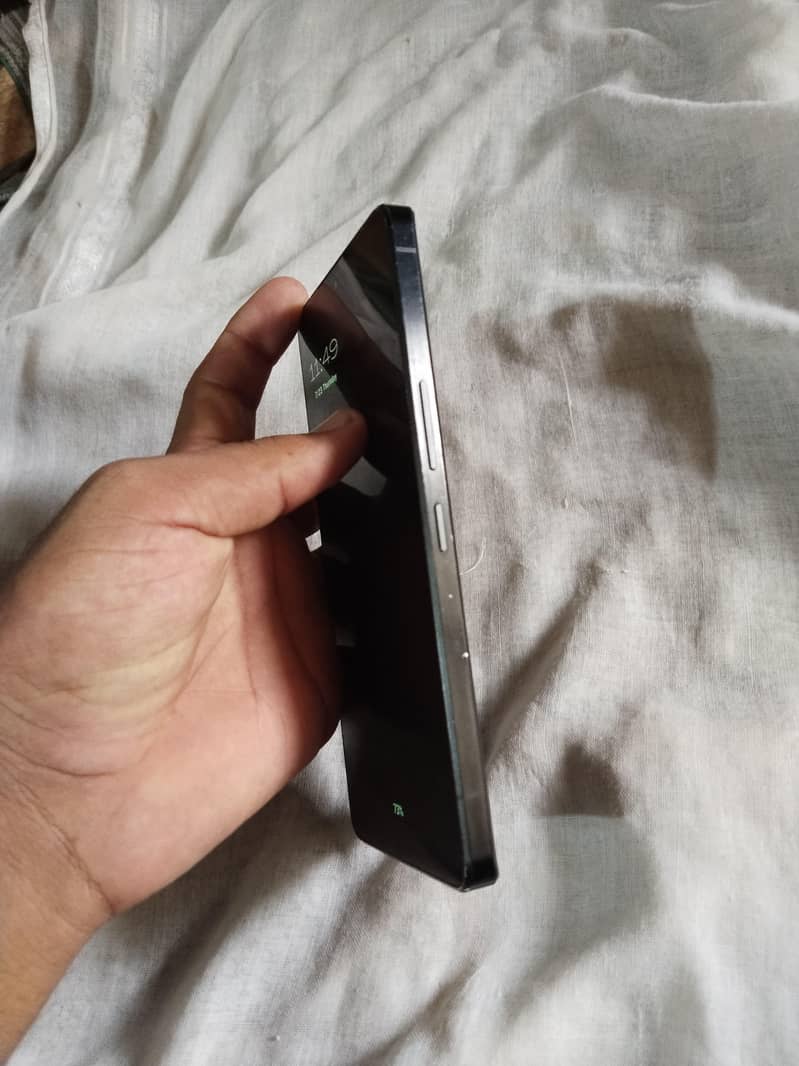 Sharp Aquos R7 4