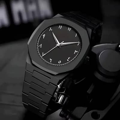 Black Minimalist Analog Wrist Aura Watch With Stainless Steel Strap