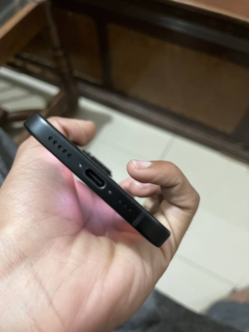 iPhone 15 4