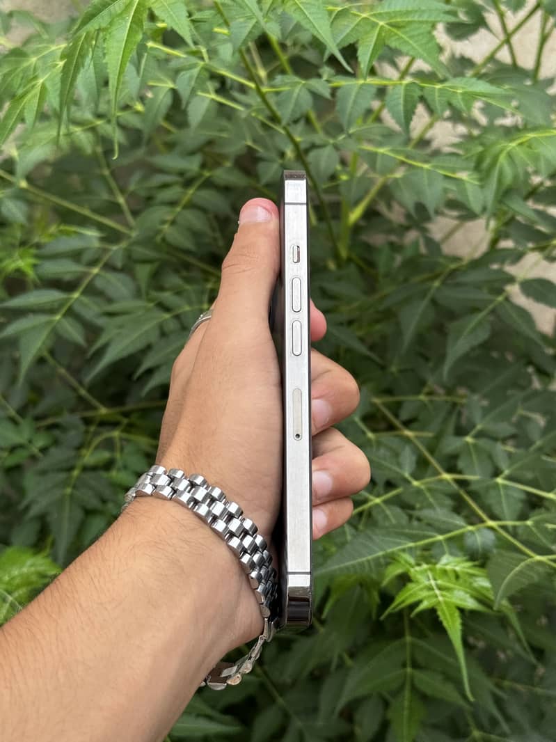 iPhone 13 Pro 4