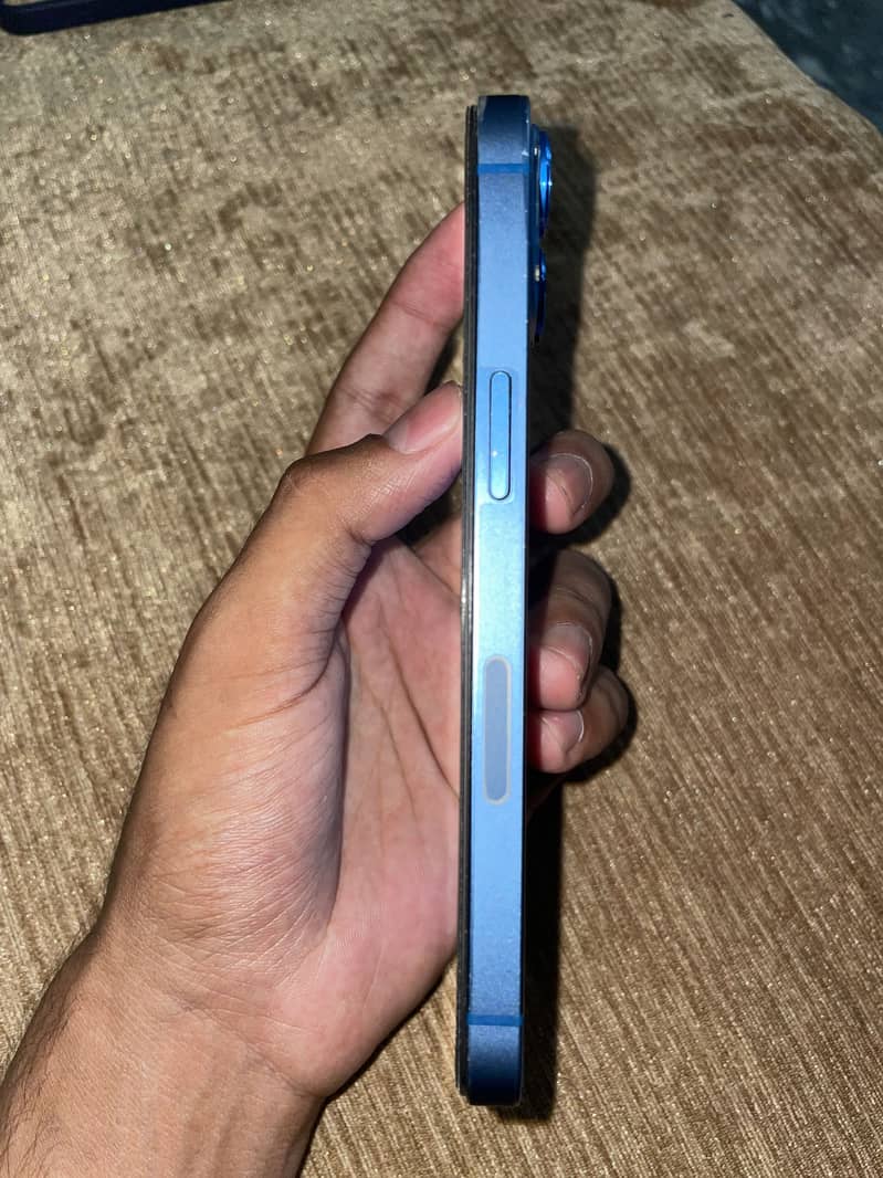 Apple iPhone 13 2