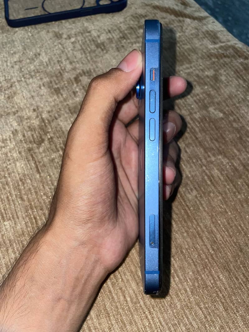 Apple iPhone 13 3