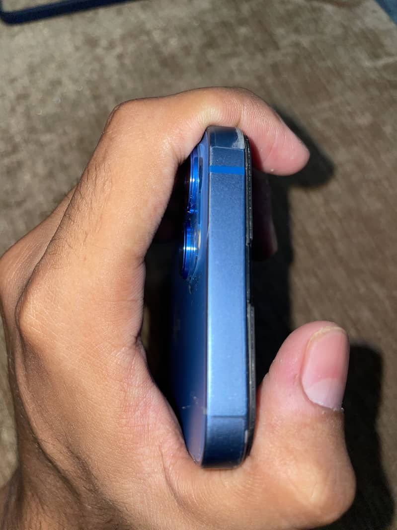 Apple iPhone 13 4